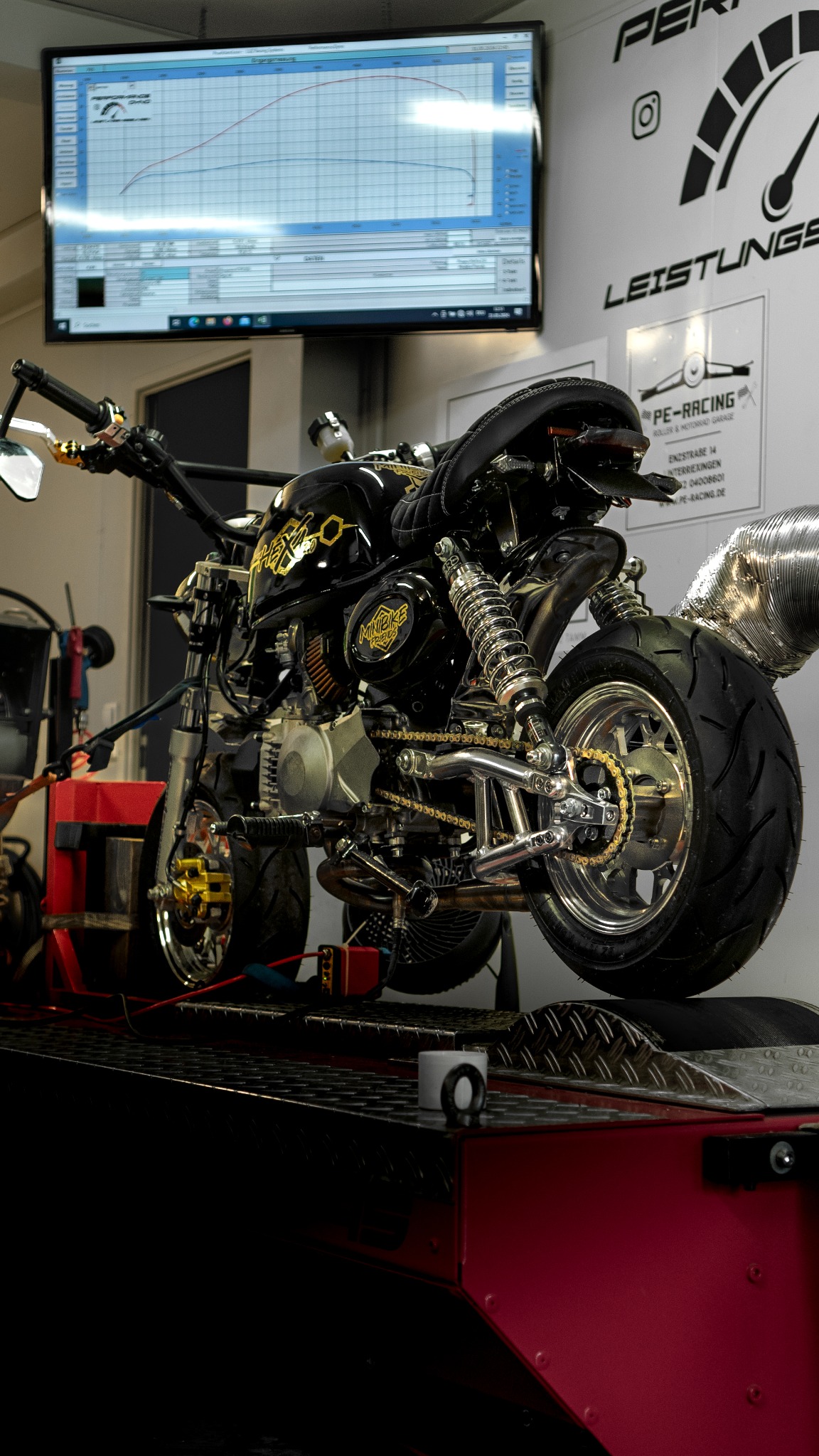 Minibike auf einem Leistungsprüfstand